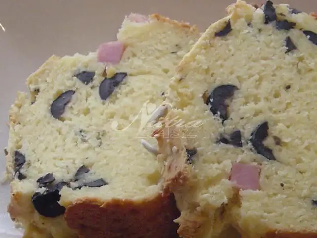 Cake con Jamón y Aceitunas Negras