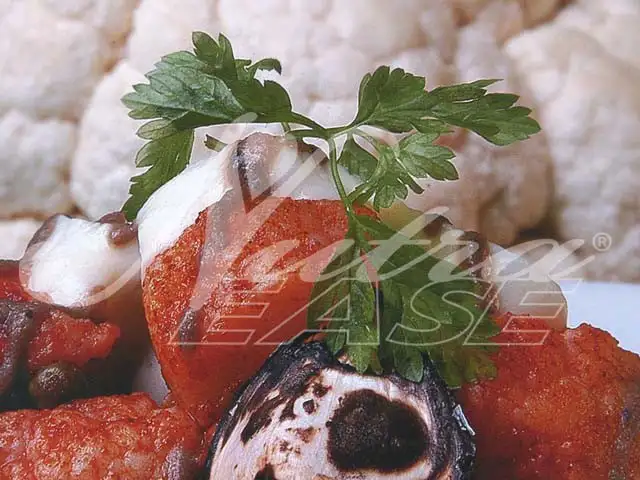 Coliflor con Salsa de Alcaparras y Pimentón
