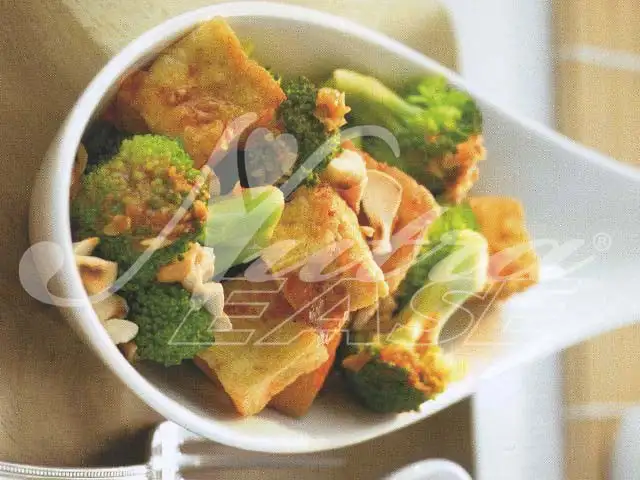 Tofu con Brócoli y Anacardos