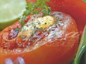 Tomates Rellenos de Pisto, Atún y Huevo Gratinado